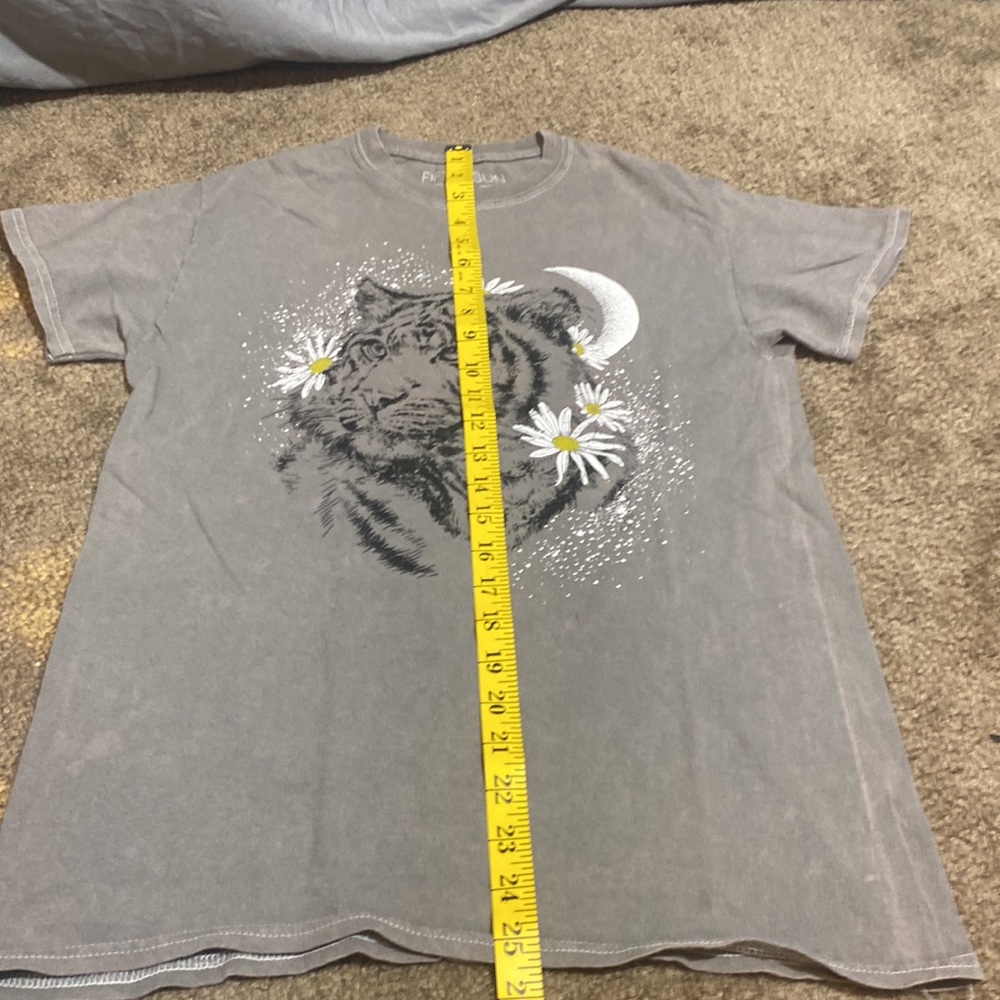 Fifth Sun Tee - Picture 6 of 8